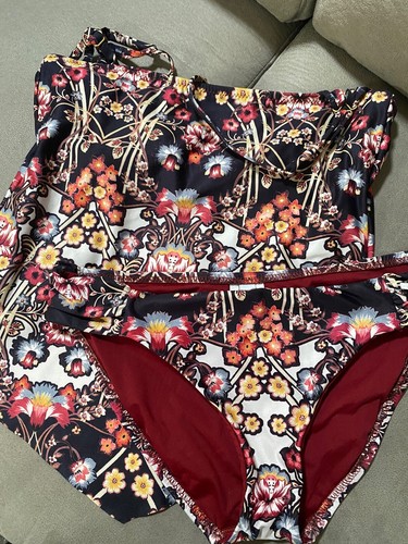 New Becca Swimsuit Bikini Tankini 2 pc set Size Small S