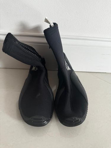 EVO Neoprene Dive Boots - Size 5 & 8 - Great Condition! - Picture 1 of 6