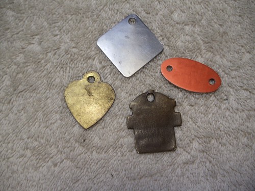 VINTAGE DOG TAGS 1970'S LOT OF 4 - Picture 2 of 2