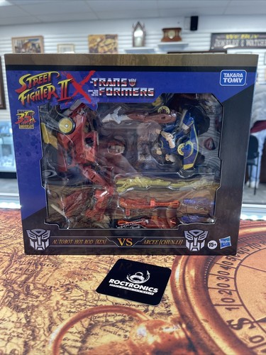 Transformers X Street Fighter II - Autobot Hot Rod (Ken) vs Arcee (Chun-Li) NEU