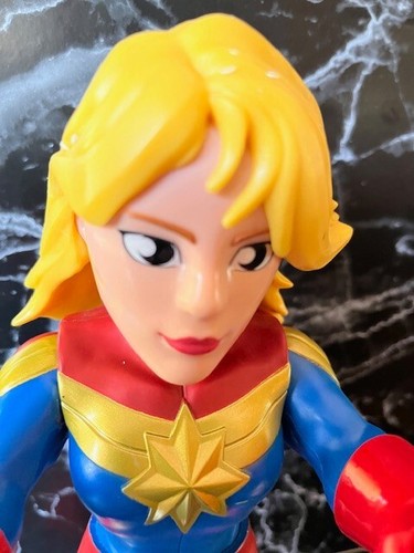 MARVEL/HASBRO 10 INCH SUPER GIRL ACTION FIGURE - Picture 3 of 6