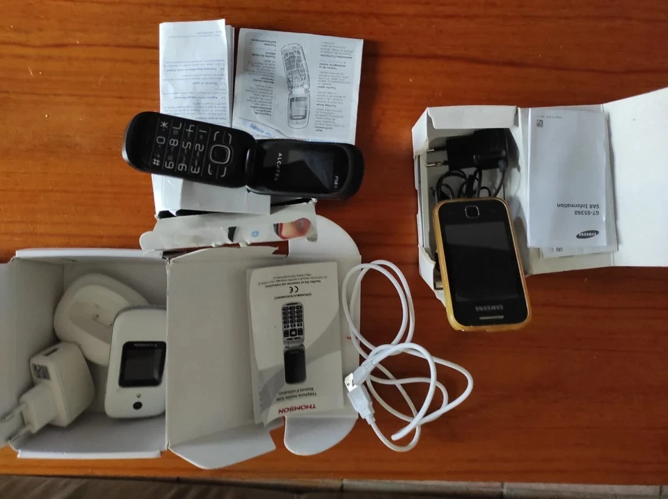 Lot De 3 Téléphones Vintage Portable Android Samsung Thomson Alcatel - Photo 2/2