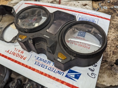 1983 Suzuki GR650D tachometer and speedometer plastic housing with lens - Picture 7 of 8