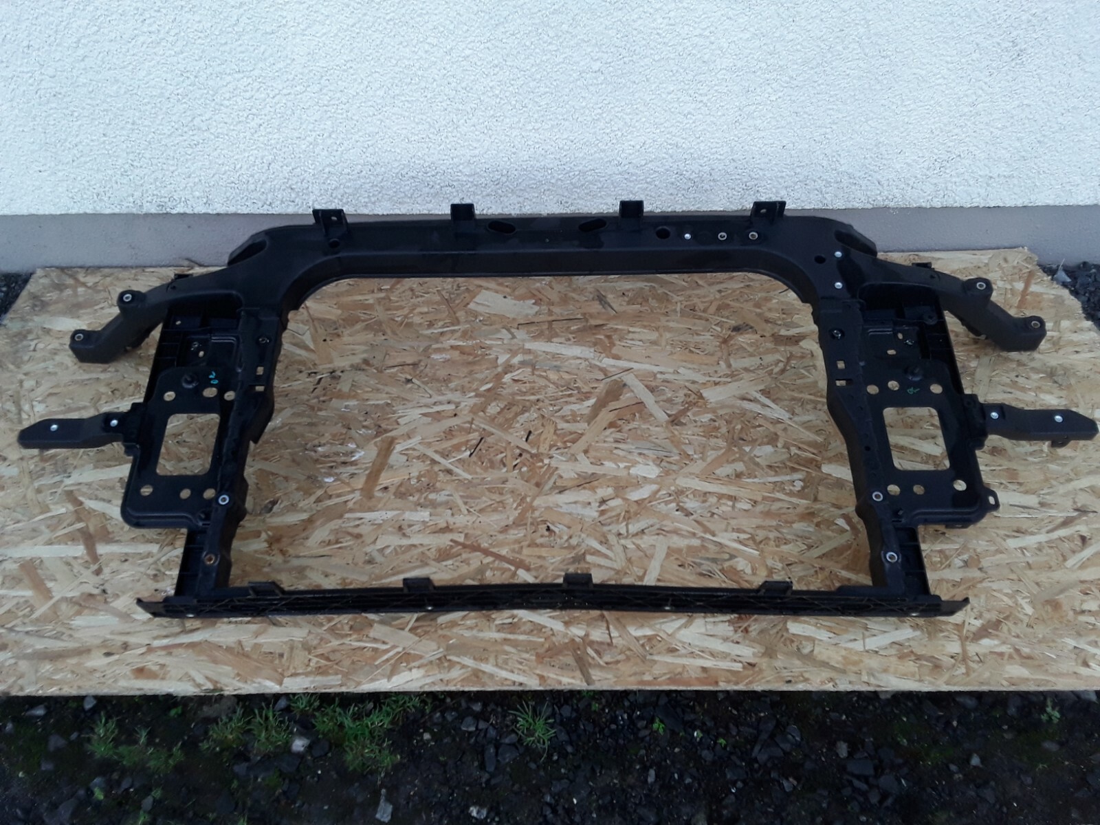 GENUINE BRAND NEW FRONT SLAM LOCKING PANEL HYUNDAI KONA 20172020 64105