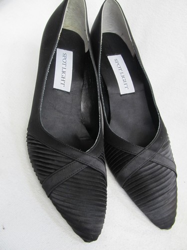 VINTAGE SPOT LIGHT BLACK LEATHER SATIN Heels Pointed Toe Heels PUMPS-SIZE 9M - Picture 2 of 8