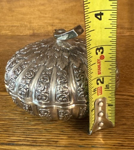VINTAGE HIGHLANDS SILVER PLATE TRINKET BOX~CANDY DISH~SCROLL~NON TARNISH~2 TONE - Picture 10 of 10