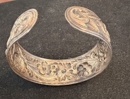Vintage Sterling Silver Kirk and Son - Floral Repousse Cuff Bracelet - 30g - Picture 3 of 4