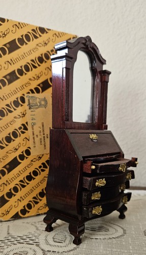 Set letto, testiera, comò e scrivania segreteria vintage in miniatura casa delle bambole. Mogano. - Foto 6 di 23