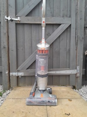 Vax Dynamo Power Reach Modell U87-AA-Be beutelloser Bodenstaubsauger grau