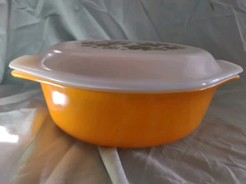 Pyrex 1.5 Quart  Friendship Orange With Crazy Daisy Pattern Lid