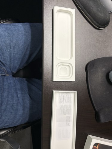 Apple Watch Series 10, 42mm, Jet Black - TYLKO PUSTE PUDEŁKO - Zdjęcie 2 z 3