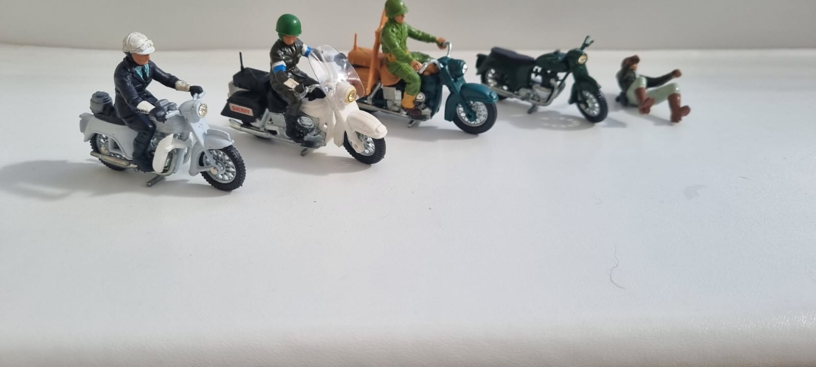 ミニカー BRITAINS MOTORCYCLE 9681GERMAN COMBINAT Britains 9681, German Combination - Free Price Guide & Review