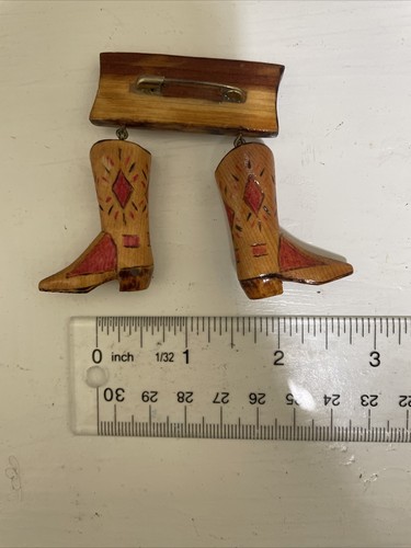 2 Vintage handgefertigte Holz Cowboy Anstecknadeln Stiefel, Sattel - Bild 7 von 7