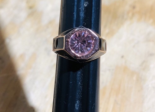 Anillo Circonita Rosa Talla 7 Placa Oro Rosa Esmalte Negro Acentos