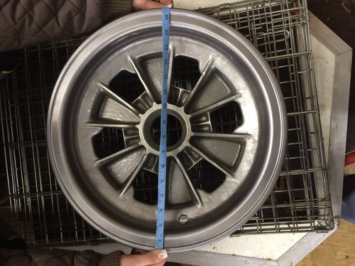 Genuine Ford GT40 MK1 Halibrand wheels – set of four - Picture 3 of 5