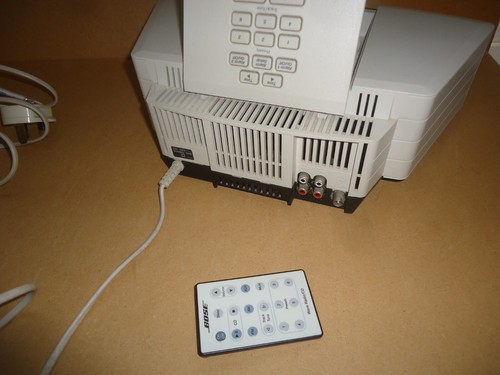 BOSE WAVE CD PLAYER & RADIO IN WHITE CD NOT WORKING BUT EASY FIX AS SHOWN - Picture 4 of 4