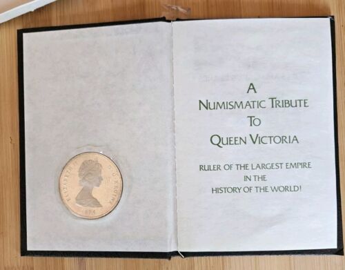 1976 Turks & Caicos Is. 20 Crowns Victoria Silver Proof Coin in Display Book - Picture 3 of 7
