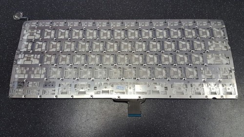 Apple MacBook Unibody A1342 13" Keyboard US Layout Power Button without Frame - Picture 3 of 3