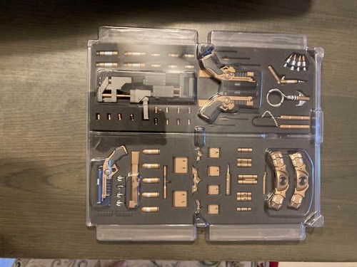 Hot Toys The Dark Knight Batman Armory + Bruce Wayne & Alfred Pennyworth MMS236 - Imagen 10 de 10