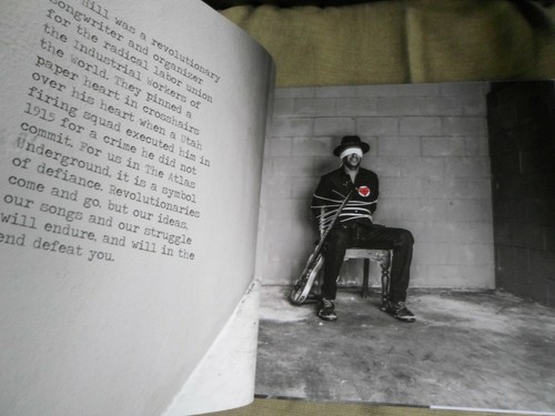 TOM MORELLO SIGNED - THE ATLAS UNDERGROUND HARDCOVER + CD - RAGE AGAINST + BONUS - Foto 3 di 12