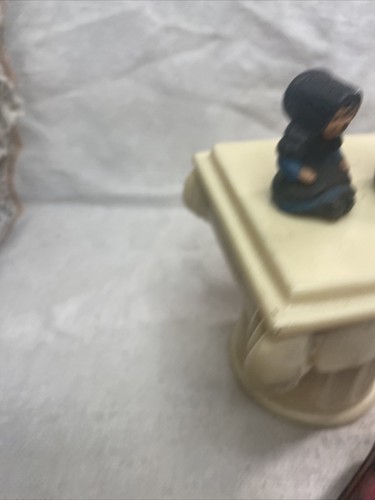 Vintage Wilton Cast Iron Amish Boy and Girl Figures in Red Wagon**LOOK** - Picture 8 of 8