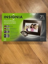 Insignia NS-DPF7 7" Digital Picture Frame (New in Box)