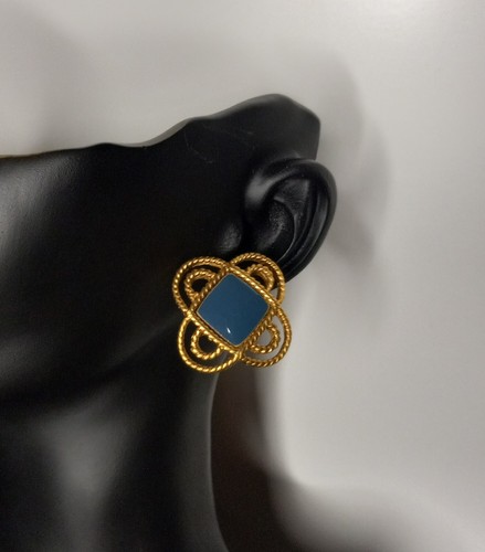 Vintage Monet Brooch & Pierced Earrings Set Blue Enamel W/ Gold Tone Metal - Picture 8 of 13
