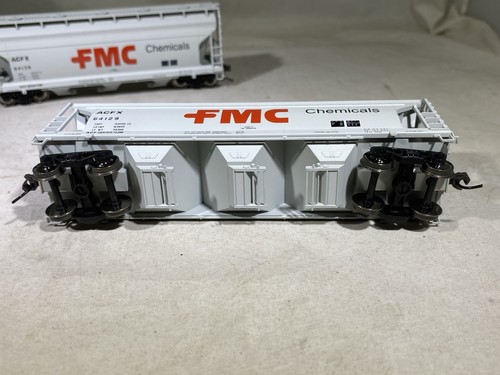 2 Atlas Trainman ACF 3560 FMC Chemicals ACFX 64138 tramoggia coperta scala HO NUOVE - Foto 23 di 23