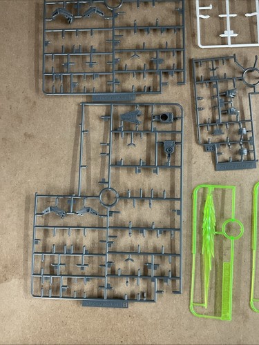Bandai MG 1/100 Gundam GX-9901-DX Gundam Double X Model Kit incompleto per ricambi - Foto 6 di 7