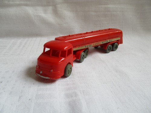 WIKING,1:87, Esso Tanksattelzug Henschel Bimot,1953 - 1959,orangerot,unverglast