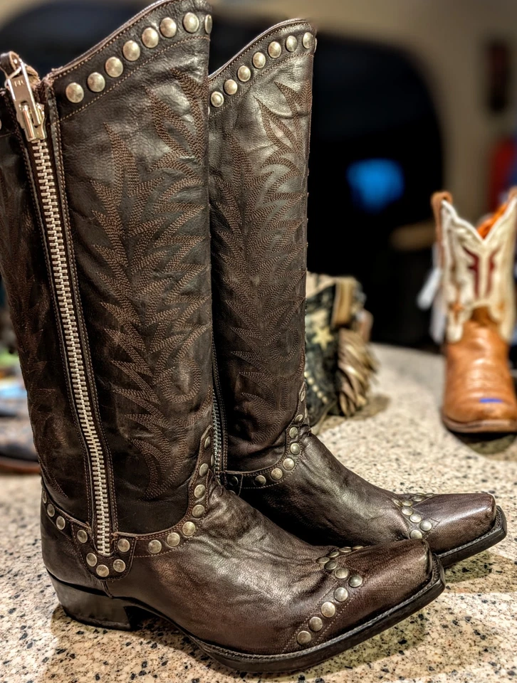 GRINGO ROCKRAZZ 10m Tachuelas de Cuero Chocolate 2 Cremalleras Punta Corta Baja Curación Usadas en Excelente Condición Foto 2 de 4