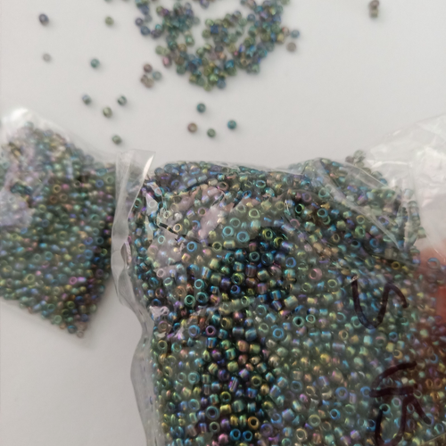 500pcs 2mm Grey Glass Seed Beads Transparent Rainbow AUS Free Postage s172 - Picture 6 of 10