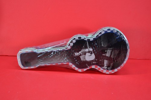 Caja de hojalata coleccionable de colección ELVIS PRESLEY 'Guitar Shaped' TOOTSIE ROLLS, SIN ABRIR - Imagen 2 de 5