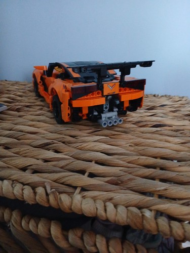 LEGO TECHNIC: Chevrolet Corvette ZR1 (42093) - Picture 5 of 6