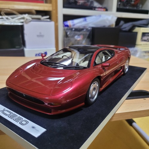 1:18 TopMarques Jaguar XJ220 Red - Picture 7 of 11