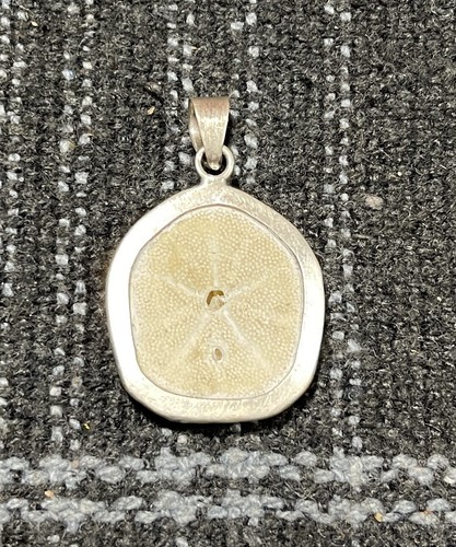 925 Sterling Silver - Vintage Sand Dollar Shiny Bail Drop Pendant !!! - Picture 4 of 10