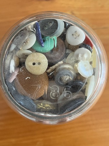 Vintage Estate Mixed Buttons In Atlas Mason Old Fashioned Quality Pint Jar - Picture 8 of 9