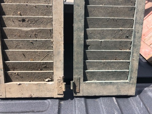PaiR c1890 gorgeous blue gable end louvered house shutters 26” x 10” x 1 3/8” - 第 8/12 張圖片