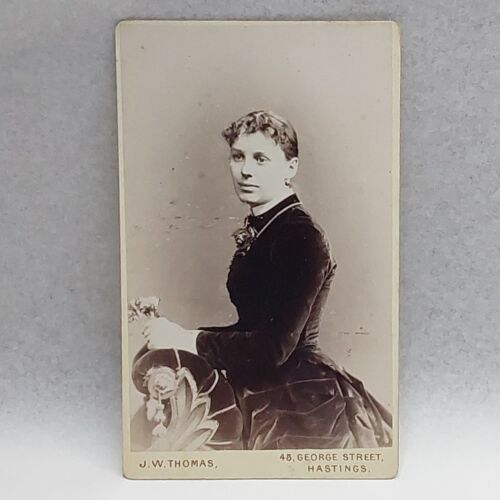 Victorian Photo CDV Elegant Lady Girl Flowers Roses ? J W Thomas Hastings - Picture 1 of 5