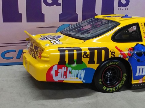 Vintage NASCAR #36 Ernie Irvan M&M's 1999 Pontiac Grand Prix 1:18 - Picture 7 of 15