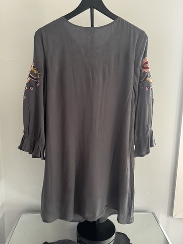 Vestido túnica campesina boho bordado gris Umgee M floral folclórico cottagecore - Imagen 5 de 9