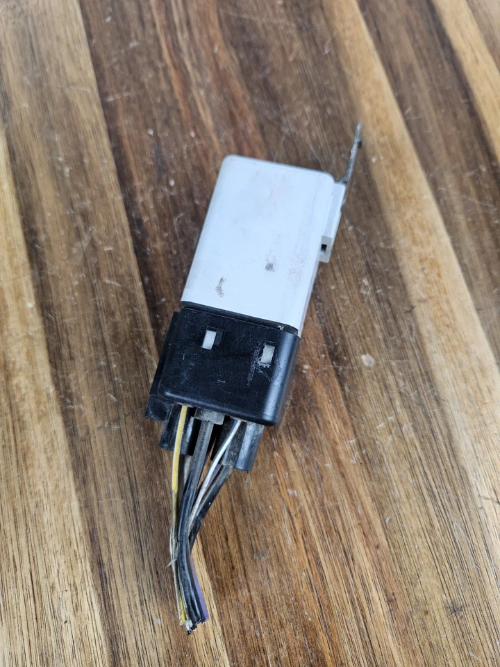 Jaguar XJ6 XJR VandenPlas 1993 to 1997 Cooling Fan Relay  LNA6702AB OEM - Image 3 of 4