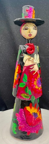 DE COLECCIÓN ABELARDO RUIZ PAPEL MACHÉ MUJER CON SOMBRERO CANDELABRO 14", FIRMADO c1965 en muy buena condición - Imagen 5 de 8