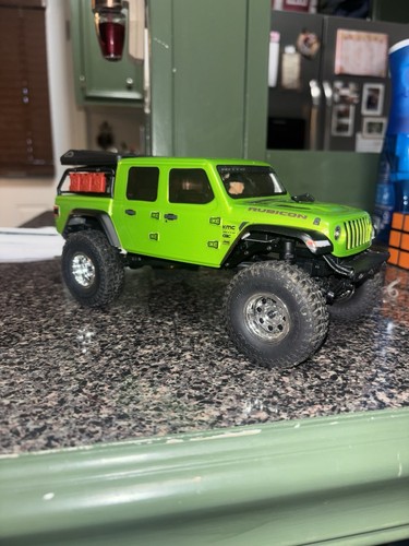 Axial AXI00005T2 1/24 SCX24 Jeep JT Gladiator 4WD Rock Crawler Brushed RTR Green - Imagen 8 de 17
