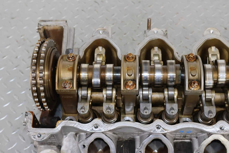 08-11 Maybach 57 5,5 L V12 SOHC culata de motor derecho con válvulas y árbol de levas Foto 3 de 4