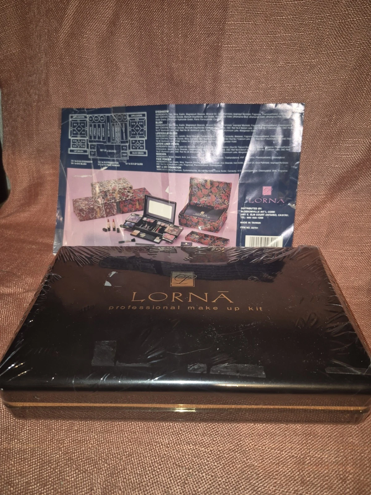 Lorna Professional Make Up Kit- Made In Taiwan By Blossomville Int'l Corp 02791