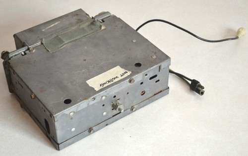 1968-1969 Ford F100/F250/F350 Pickup Truck Push-Button AM Radio, OEM 8TBTL - Picture 4 of 8