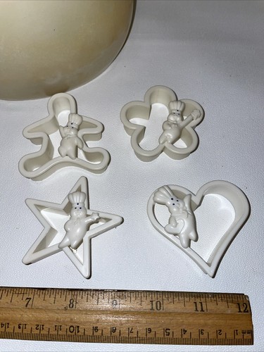 Pillsbury doughboy 1988 cookie jar with cookie cutters - Picture 6 of 7