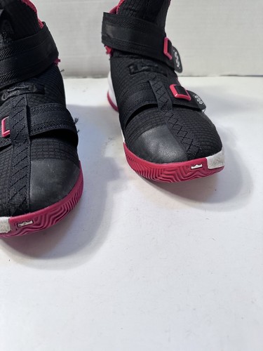 Lebron James Soldier 13 Nike Turnschuhe Jugend Größe 7 CJ1317-003 schwarz mit rotem Besatz - Bild 6 von 9