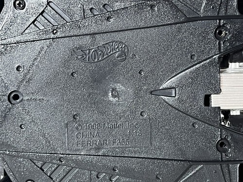 Ferrari F355 modelo fundido a presión escala 1/18 Hot Wheels - plateado - Imagen 13 de 13